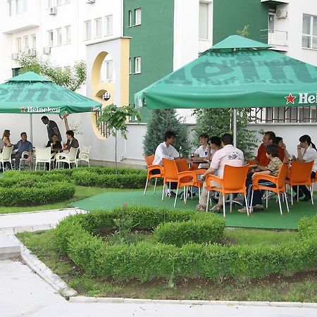 Hotel Cara Питешти Экстерьер фото