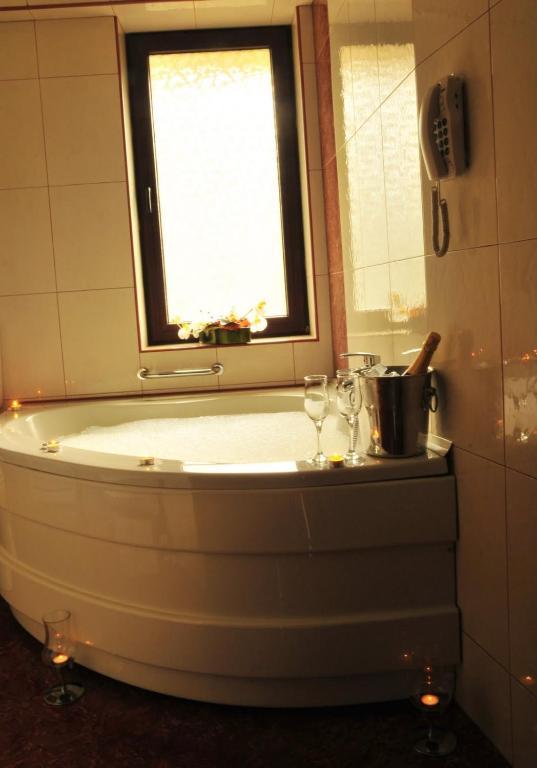 Hotel Cara Питешти Номер фото
